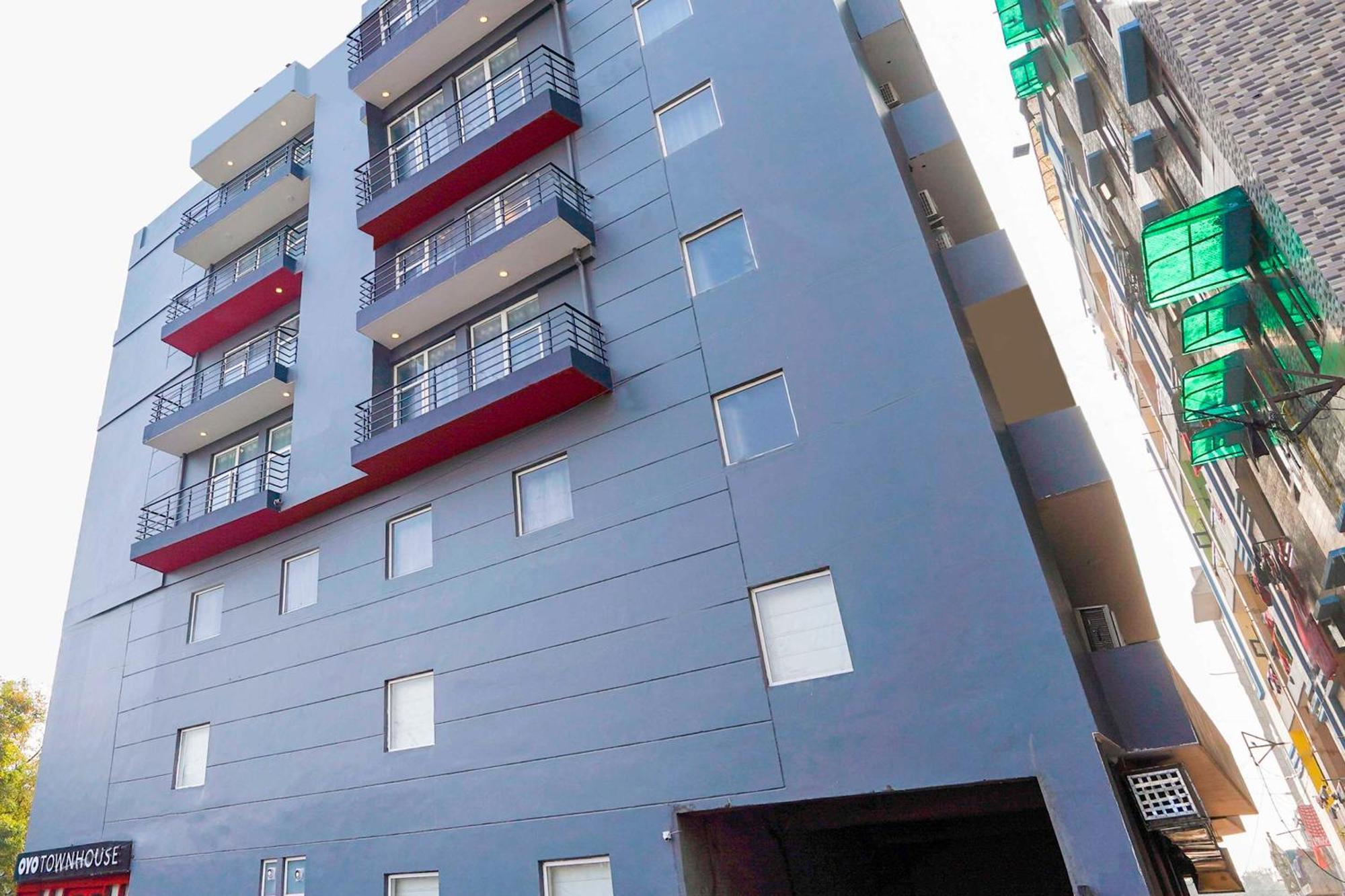 Townhouse O Hotel Aditya Residency Near Parthala Over Bridge Sector 121 Noida Indirapuram Exterior foto